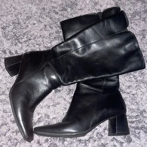 pre-loved leather heel square toe boots!